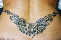 tatuagem+celta+coração+coccix+cofrinho