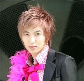 http://3.bp.blogspot.com/_vC7rHR9oCKU/RsVaMg71l7I/AAAAAAAAAa0/-pRnIcp-u6I/s320/Leeteuk.jpg