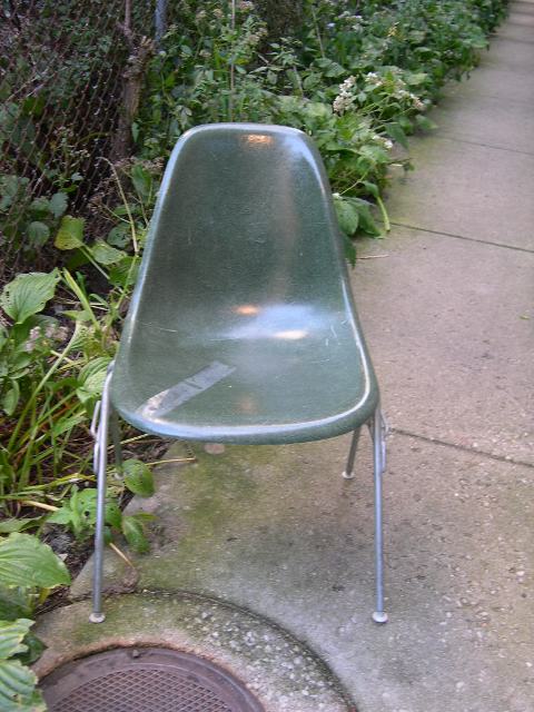[eames+green+shell.JPG]
