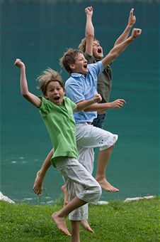 [kids+jumping]