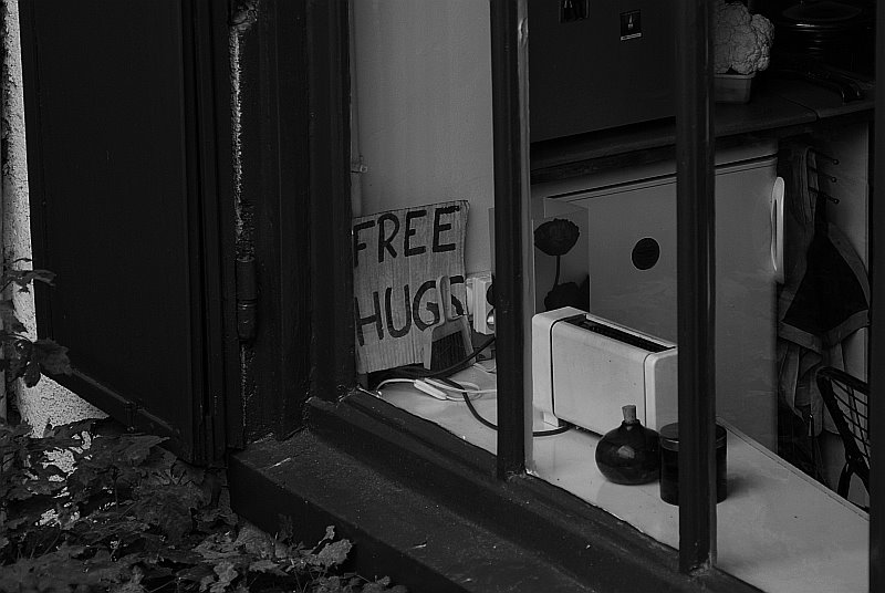[freehugs.jpg]