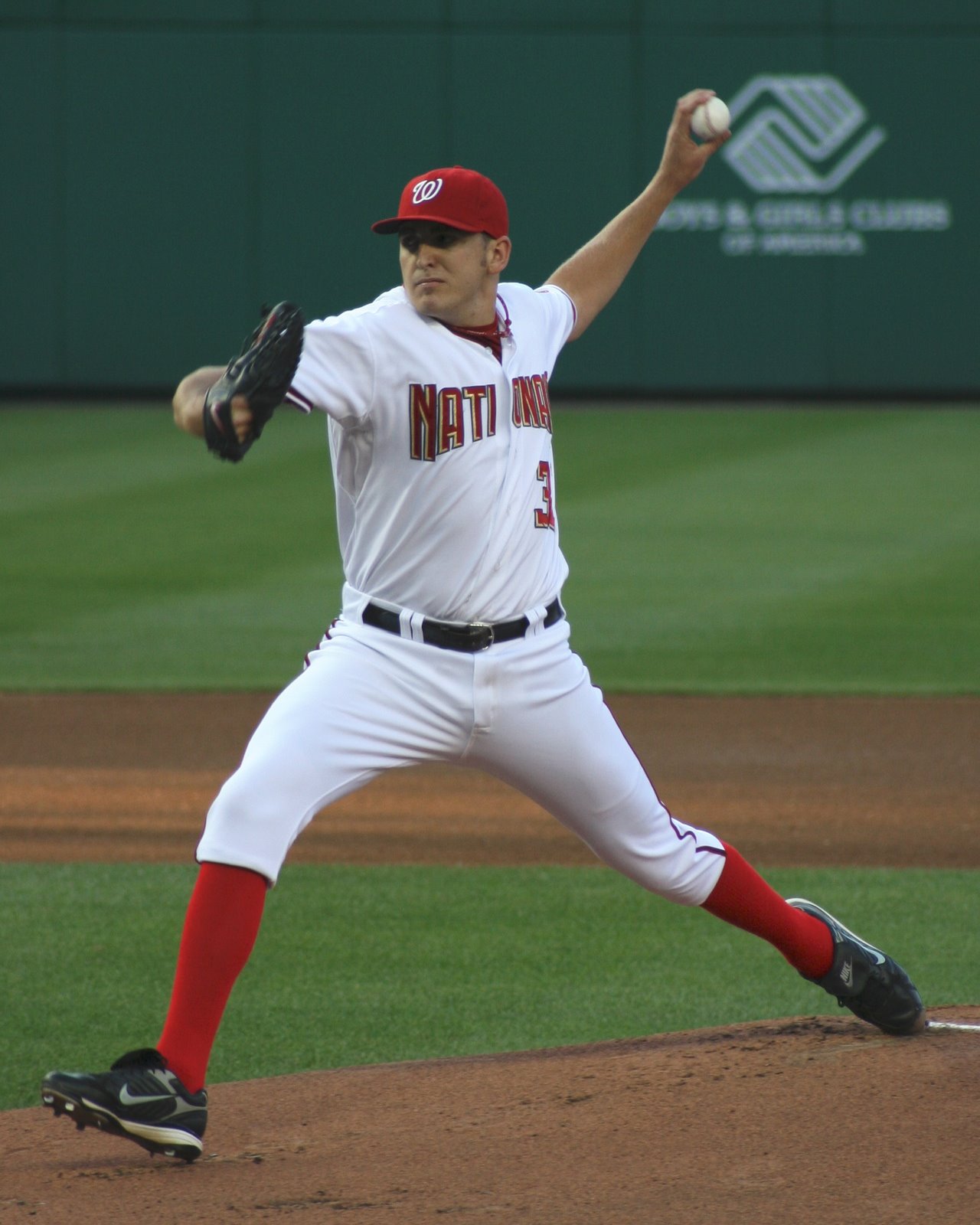 [2008.08.16+John+Lannan+Pitching.jpg]