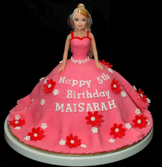 Lea Oven: Pink Princess Doll Cake