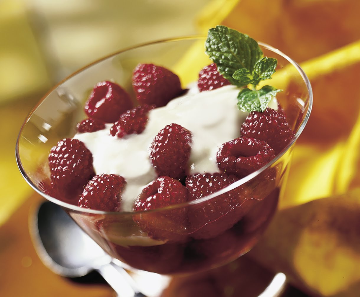 STAR Fine Foods RASPBERRIES WITH CRÈME FRAICHE