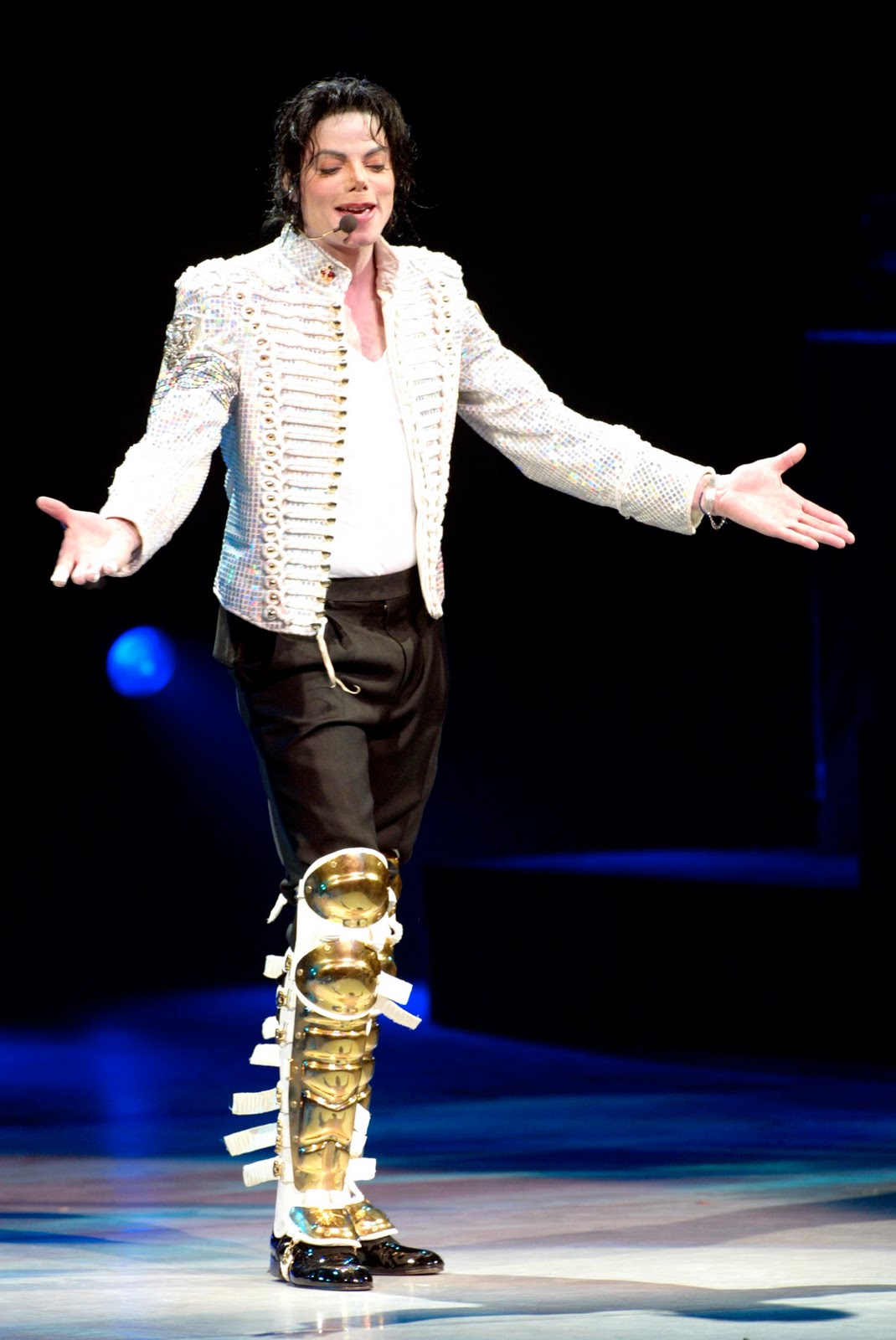 http://3.bp.blogspot.com/_vgz-G6GeEpU/TNiH-qQm2XI/AAAAAAAALpw/V1R_velRkek/s1600/michael-jackson.jpg