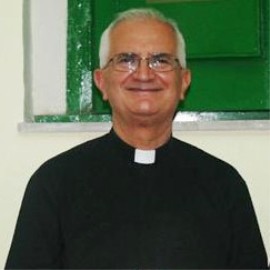 [DI+CERBO+mons.+VALENTINO+in+camicia+nera.jpg]