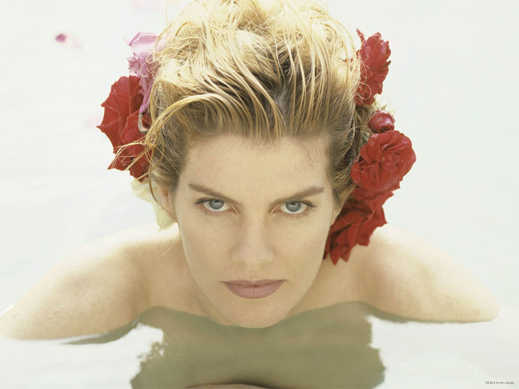 [rene-russo-1024x768-24621.jpg]