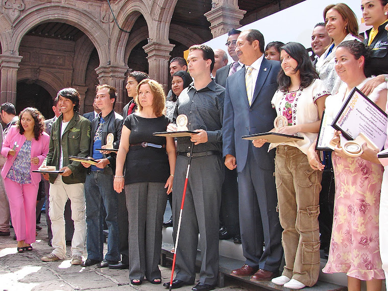 Posando con el Gobernador Leonel Godoy