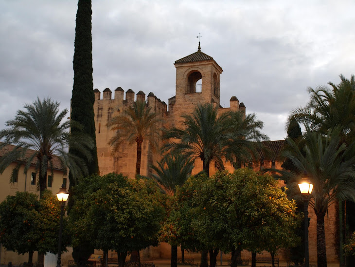Plaza y torre del Alcázar de los Reyes Católicos