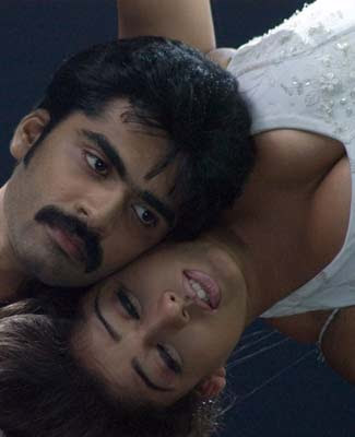 Nayan with Simbu in movie still hot-sexy-heroine-nayan-mallu-tamil-telugu-actress-kollywood-tollywood-celebrity-nayantara-9tara-nayanthara