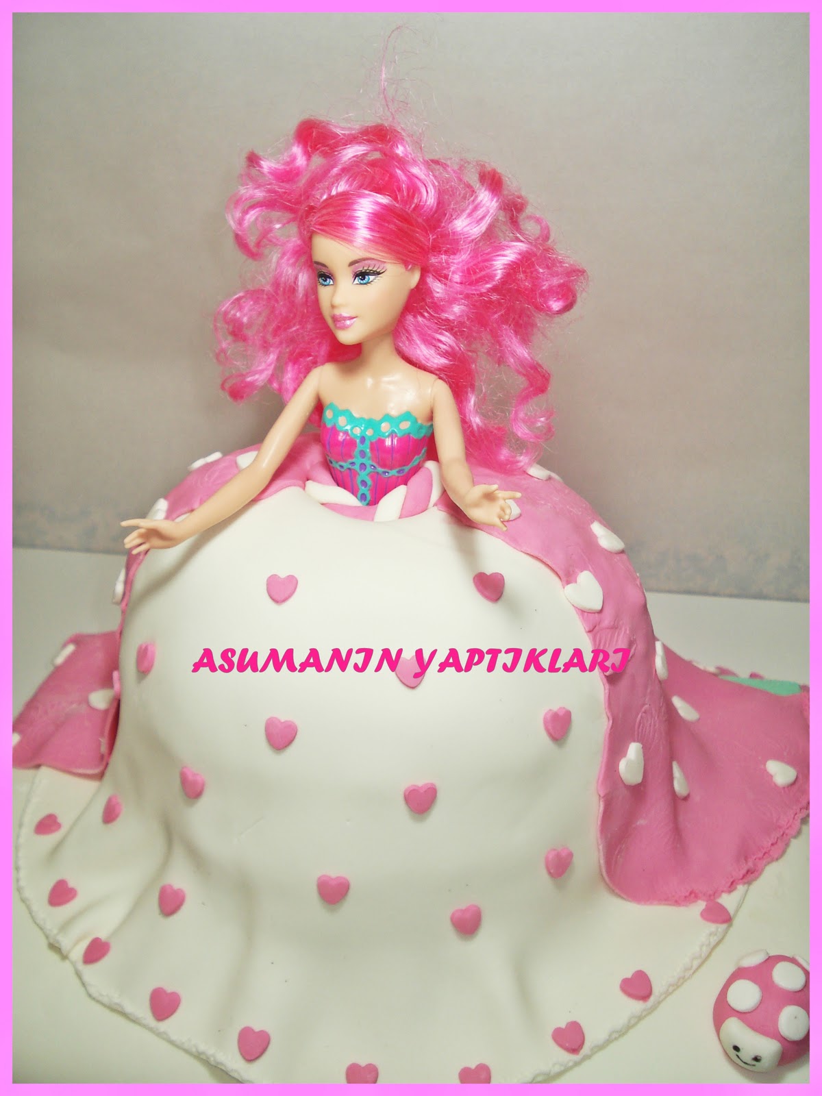 ASUMANIN YAPTIKLARI BARBİE PASTA