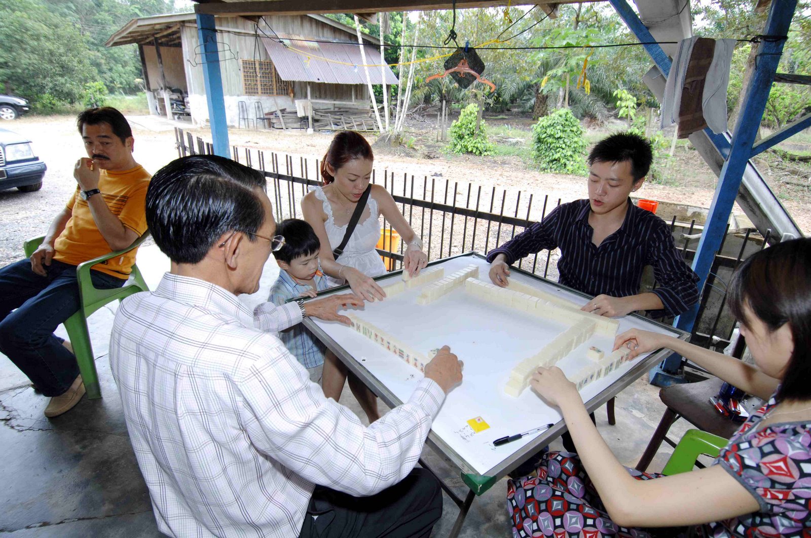 [20060013093.jpg]