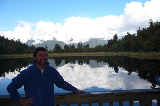 Aquí estoy en el lago que les digo que es puro espejo