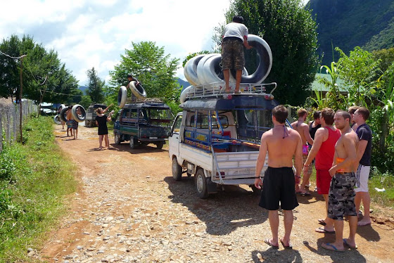 Aquí están todos preparándose para hacer el tubing