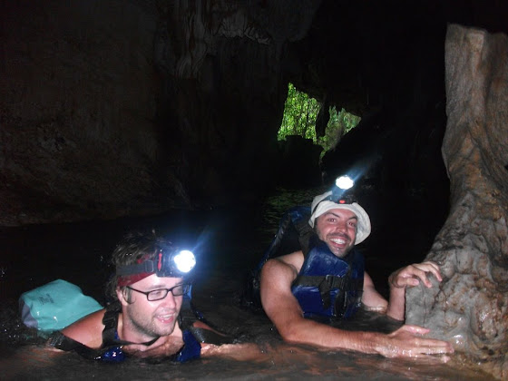 Aquí estamos en la cueva todos