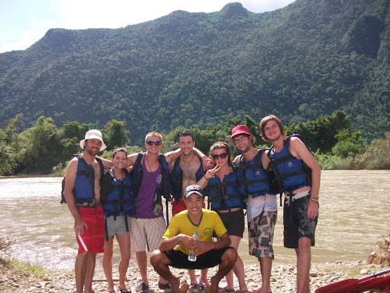 Aquí estamos con toda la banda en el Río Mekong