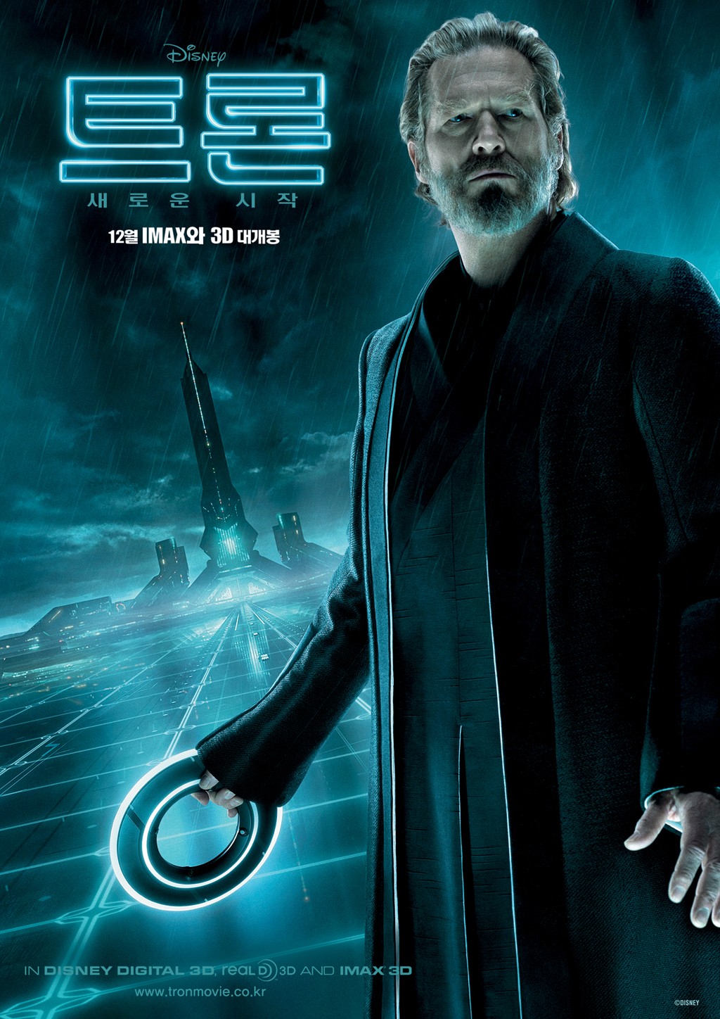 http://3.bp.blogspot.com/_w6GL1DCUVfk/TNdWXSqZZ0I/AAAAAAAAFwM/wWPhHAgrV0I/s1600/tron_legacy_movie_poster_international_jeff_bridges_01.jpg