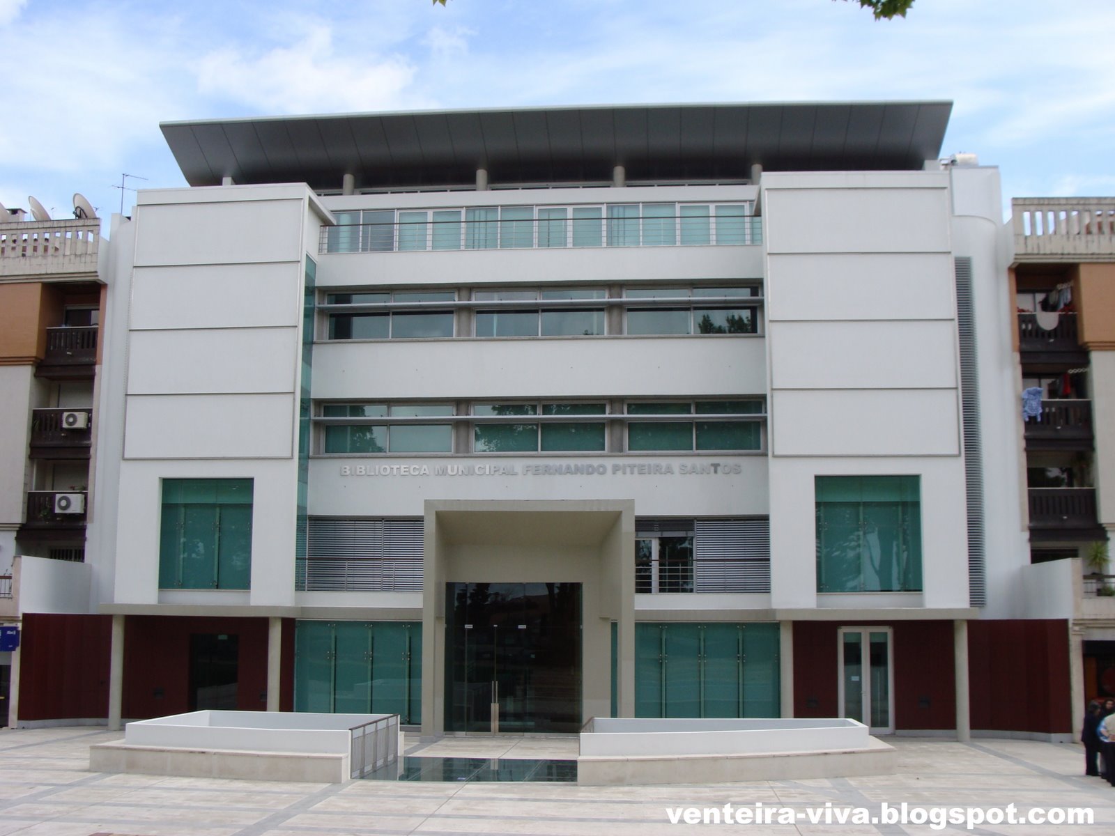 [DSC09988Assb.JPG]