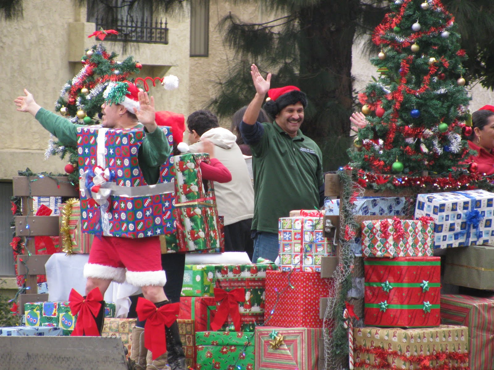 The Granada Hills Holiday Parade, 2010 Style
