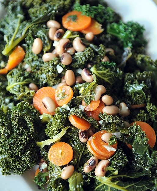 TOFU MOM . . . and gravy!: Garlic Kale and New Year&#039;s Black-Eyed Peas