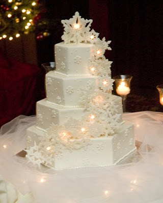 You wouldn 39t think a string of lights on a cake would look elegant You wouldn 39t think a string of lights on a cake would look elegant