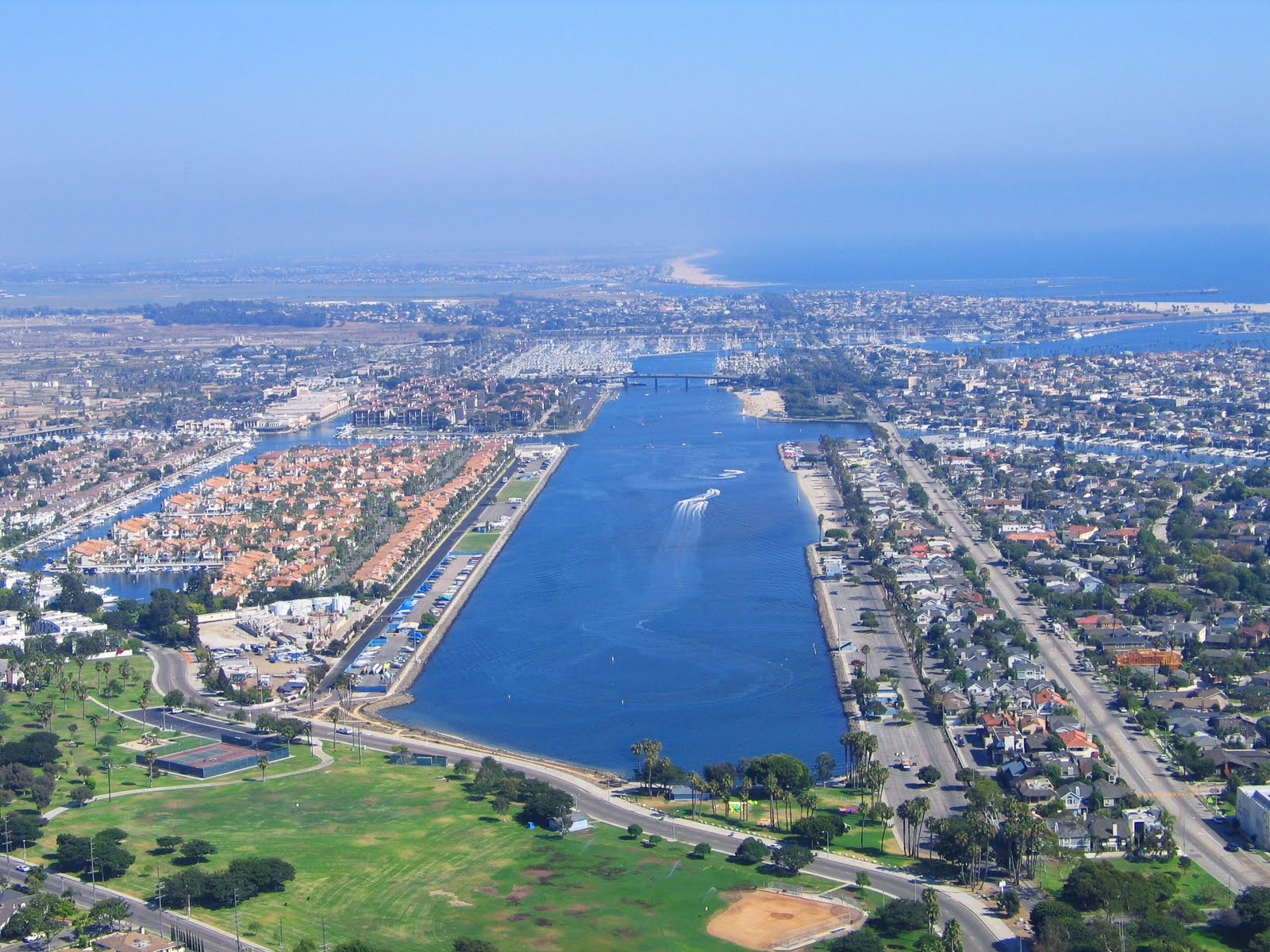 [MARINE+STADIUM-Belmont+Shore-by+Bob+Maguglin.JPG]