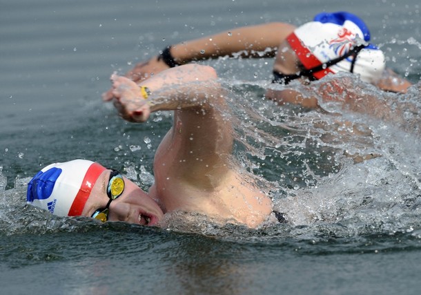 [keri+anne+and+cassandra+in+the+water.jpg]