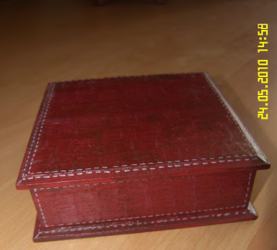 Artesanías en venta: cajita 15x15 cm. $5.000.- Falso acabado Cuero Rojo