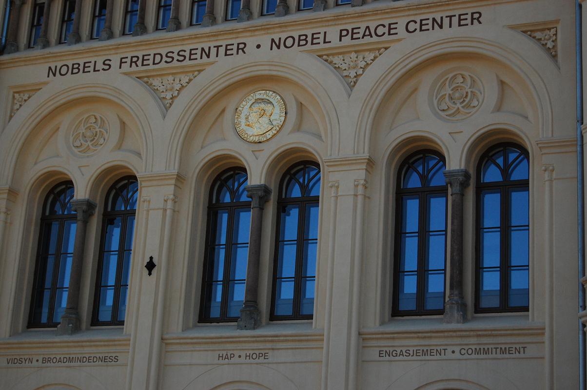 [Nobels+fredssenter.JPG]