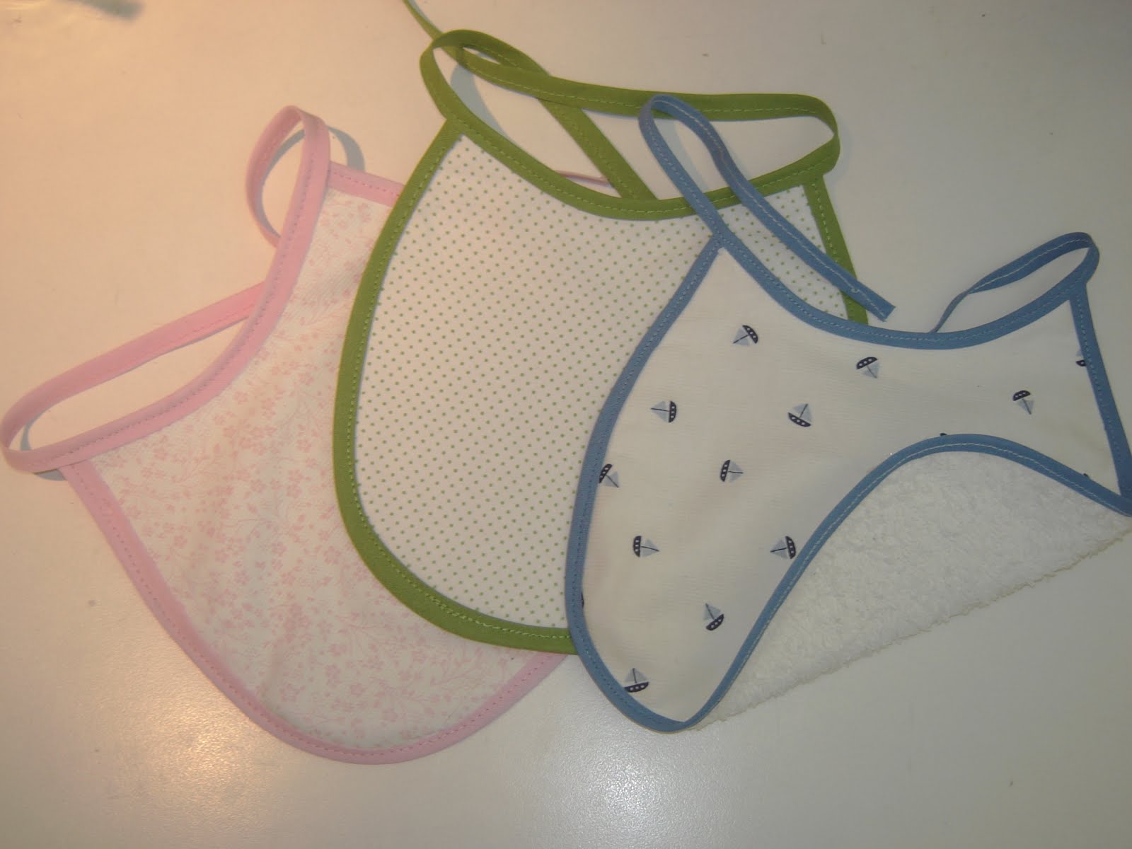 baberos de tela y plastico