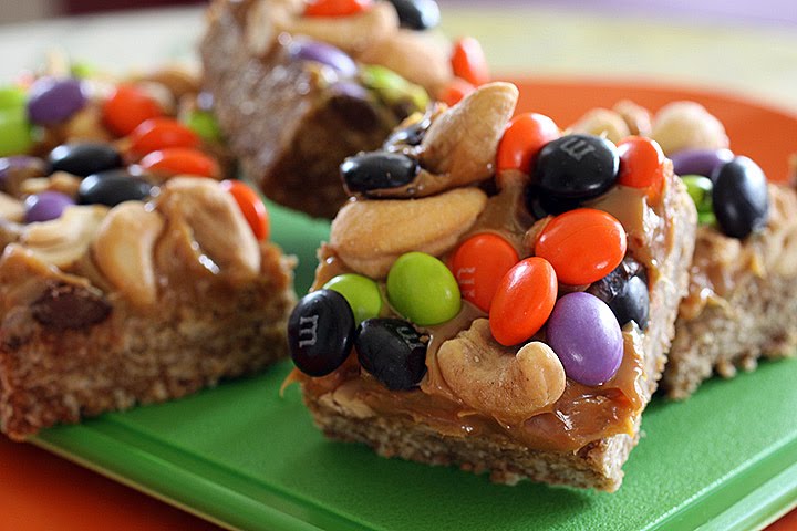 [Oatmeal+Caramel+Squares+with+Salted+Cashews+and+M&M’s.jpg]