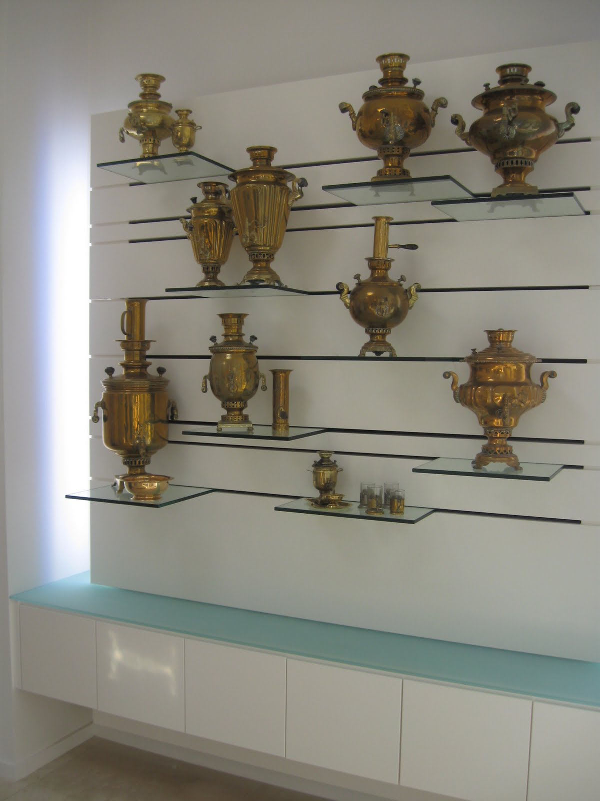 Eiesland R&D floating glass display shelf