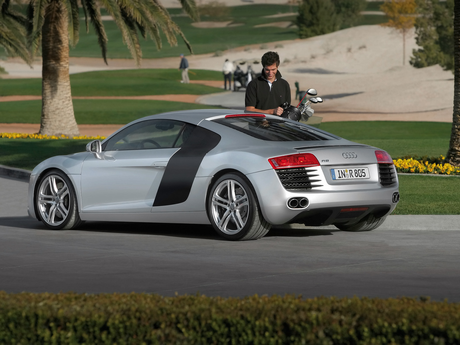 [audir+r8+rear.jpg]