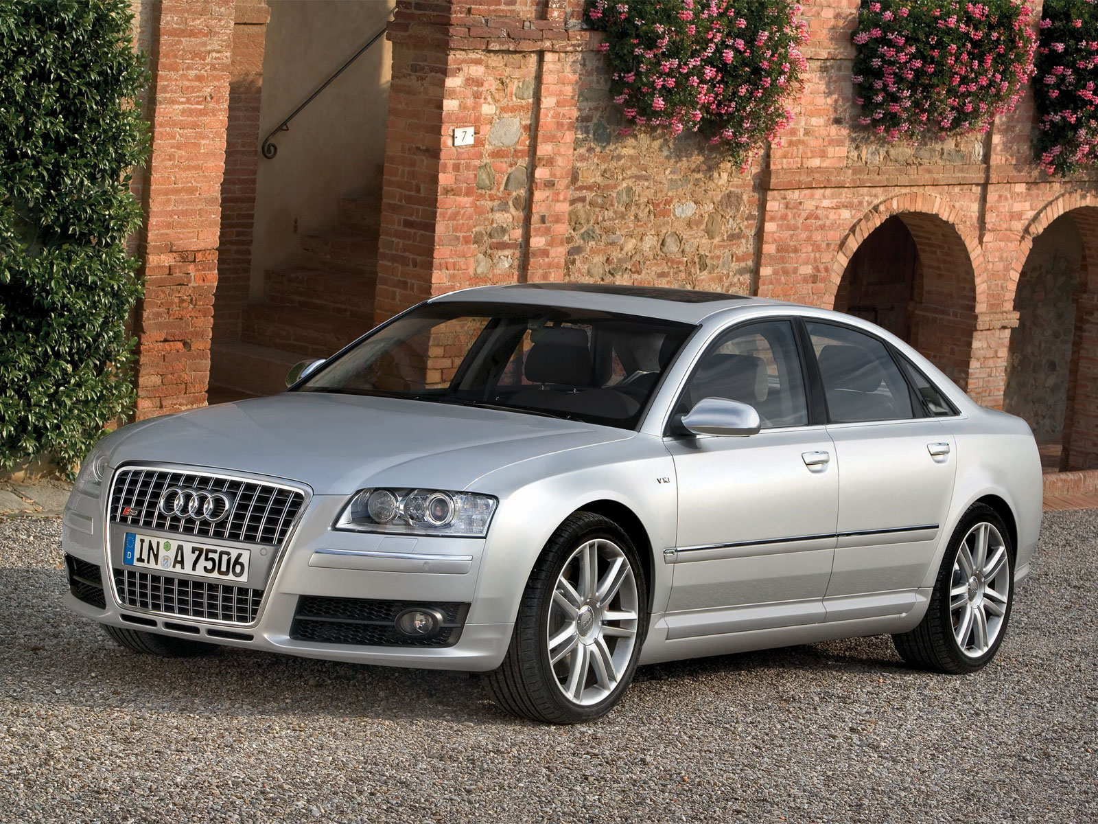[audi+s8.jpg]