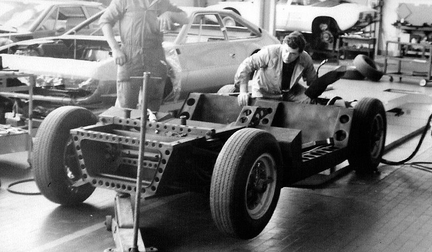 [Lamborghini_first+Chassis.jpg]