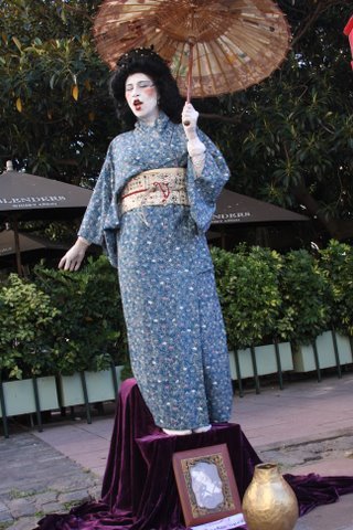 Geisha Japonesa Cio cio San en Recoleta Plaza Francia