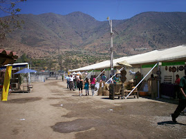 IMPONENTES CERROS ADORNAN  LA EXPOSICIÓN