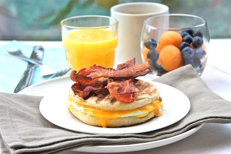 Egg Muffin Sandwiches With Crispy Bacon Strips