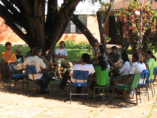 Ongs e movimentos de juventude reativam o GT de Juventude do FBOMS - Crédito: Carol Campos (4 Cantos do Mundo) ecosurfi na reunião do gt de juventude do fboms