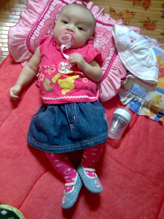 baby syifa cshomel ngan tights baru iye..nanti suh ibu beli lagi kat ummi yer..ihiks3