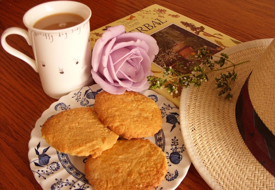 Jenny Eatwell's Rhubarb & Ginger Rich Biscuits