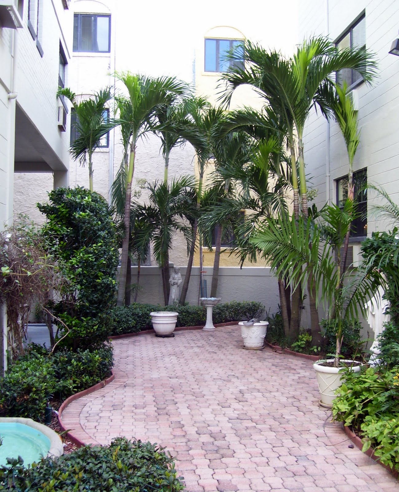 [Friary+Courtyard.JPG]