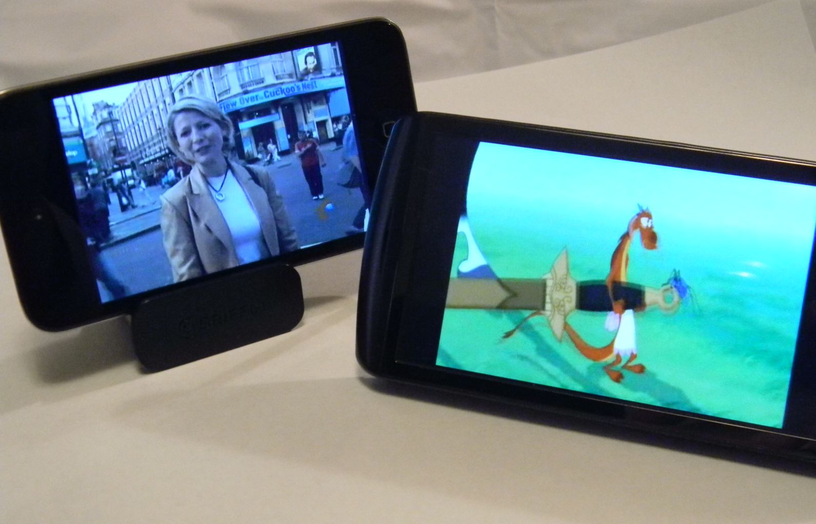 iPod Touch vs Archos 43