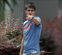 Madrid or Barcelona, which way is David Villa pointing?