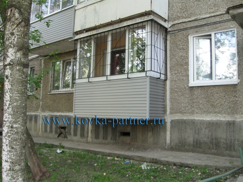 Kovka-partner: балконы на первый этаж.