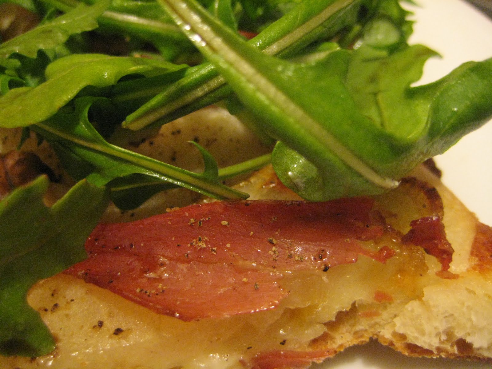 Bookcook PEAR, PROSCIUTTO, AND ARUGULA PIZZA