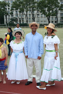 Clausura De Ufbal 2008 Desfile De Paises Trajes Tipicos Youtube