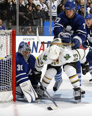 Go BRAD RICHARDS! GET IT IN THERE! the Leafs need to SUCK tonight!