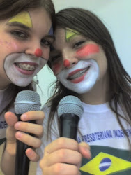 Eu e a Ju cantando na EBF =)