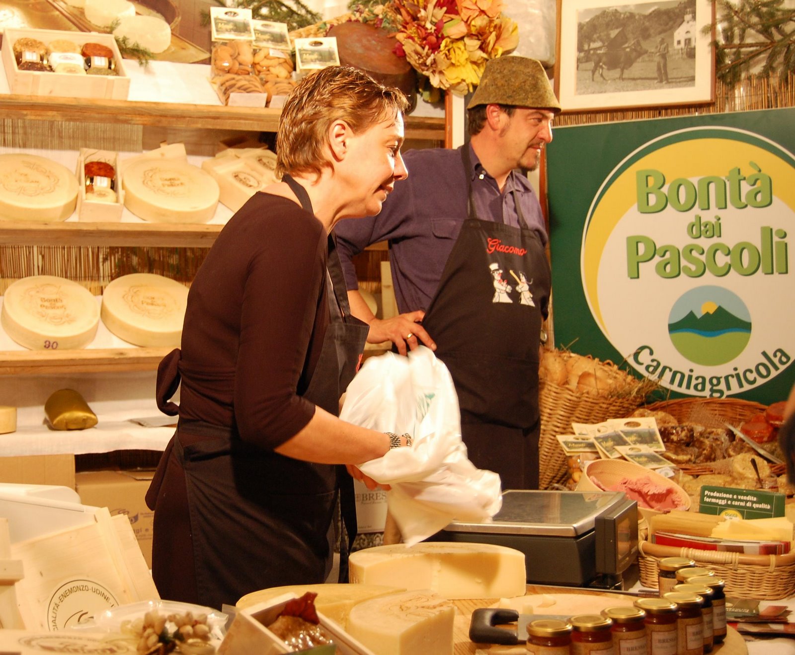 [Sajtok+mezek+1.jpg]